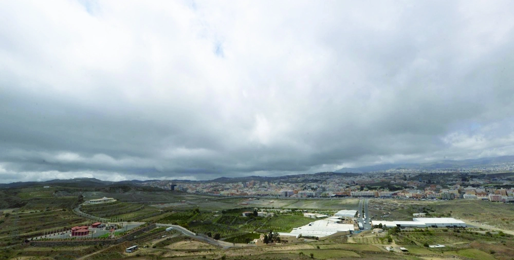 سماء ملبدة بالغيوم على منطقة عسير أمس                                                                                         (واس)