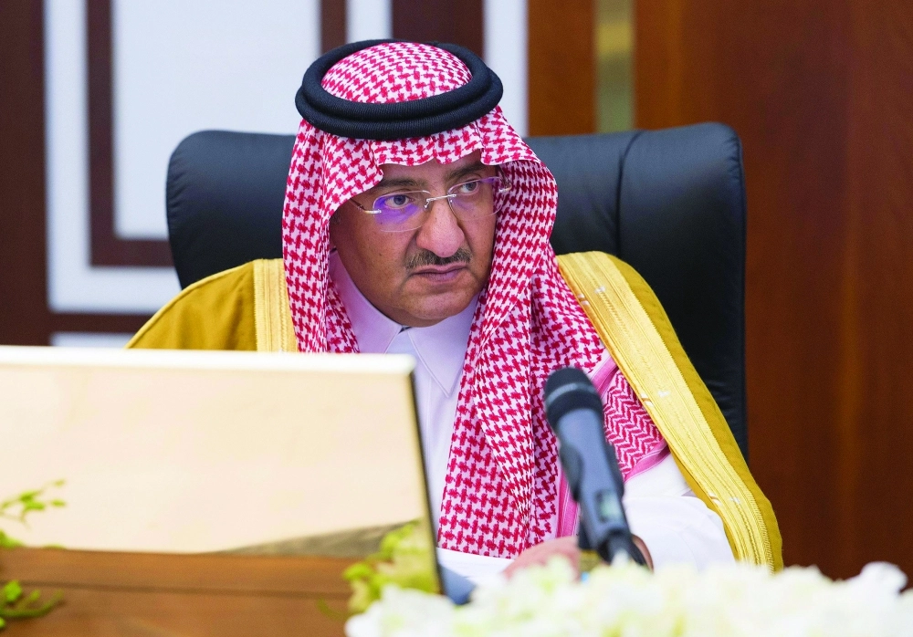 ولي العهد لدى ترؤسه أعمال الجلسة التاسعة لمجلس الدفاع المدني في مكتبه بديوان وزارة الداخلية اليوم (واس)