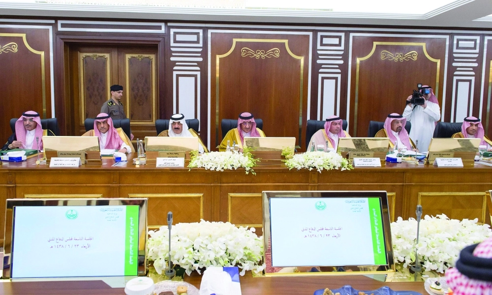 ولي العهد لدى ترؤسه أعمال الجلسة التاسعة لمجلس الدفاع المدني في مكتبه بديوان وزارة الداخلية اليوم (واس)