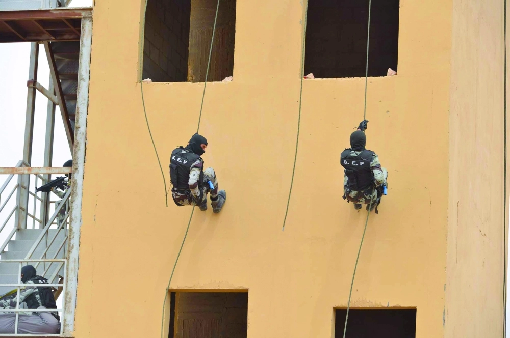 عروض مهارة النزول بالحبال