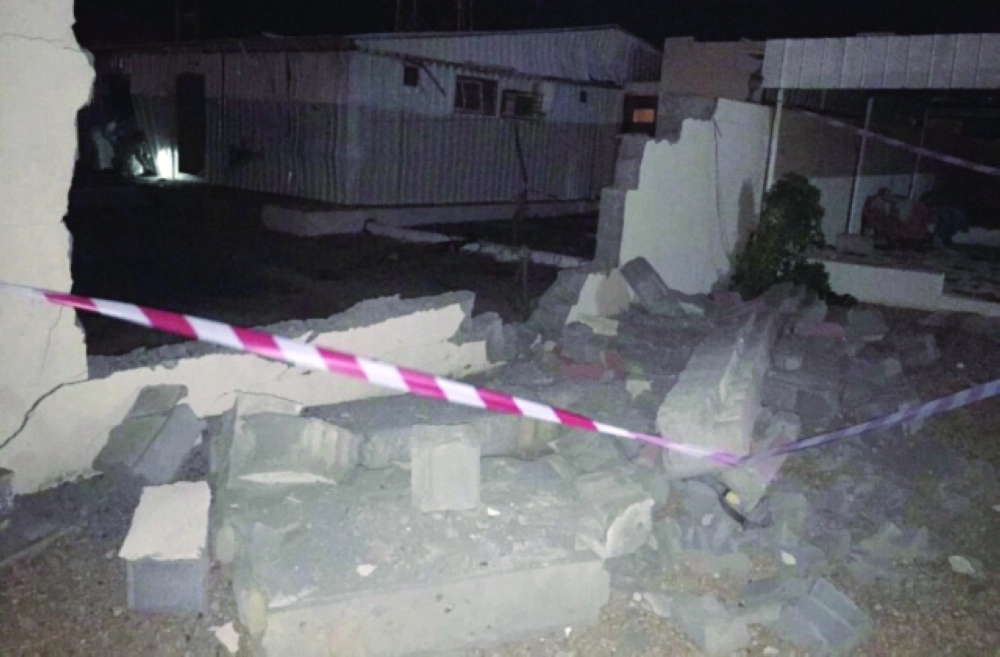 آثار قصف الحوثيين للحي السكني بنجران         (مكة)