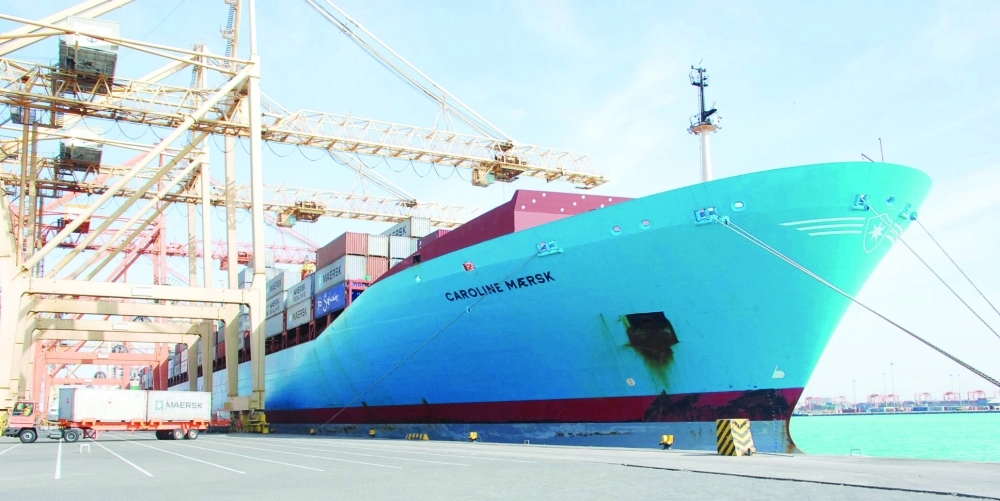  جانب من محطة تفريغ وشحن الحاويات بميناء جدة                                       (مكة)