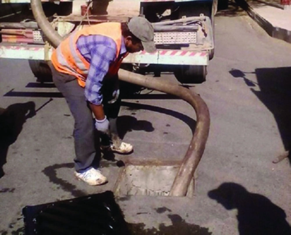 من أعمال الصيانة في تبوك                                                                                                 (مكة)