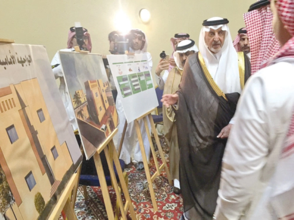 خالد الفيصل يدشن مشروع الإسكان في القنفذة أمس ضمن جولته على المحافظات (مكة)