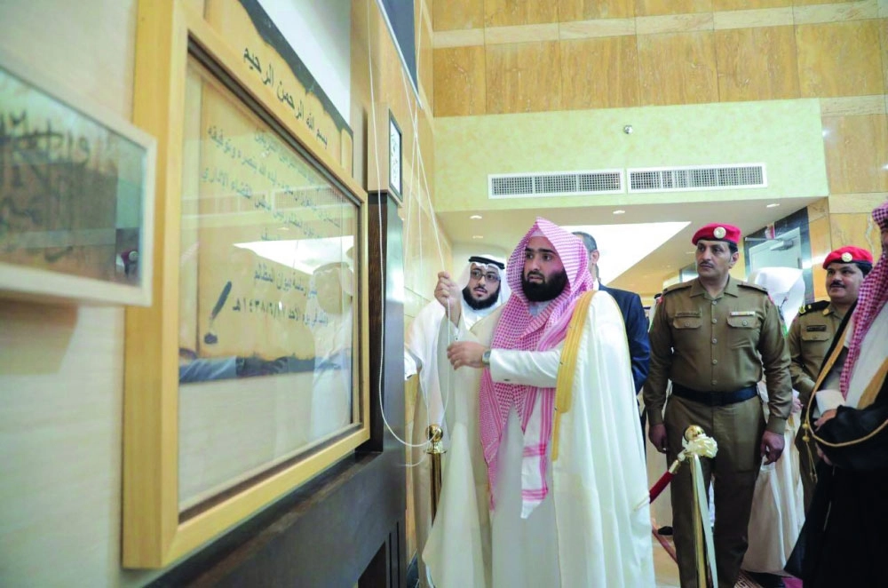 خالد اليوسف لدى تدشينه المبنى                                                           (واس)