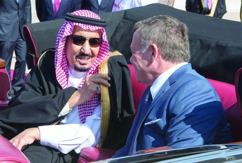 الملك سلمان وملك الأردن في الموكب الرسمي