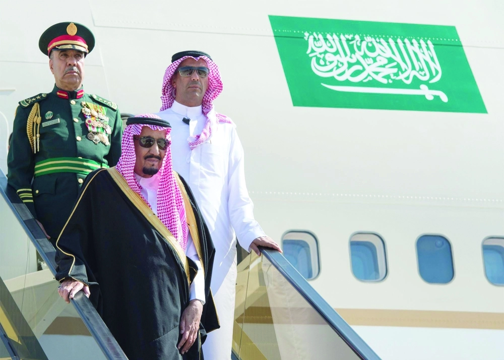 الملك سلمان لدى وصوله إلى الأردن اليوم 