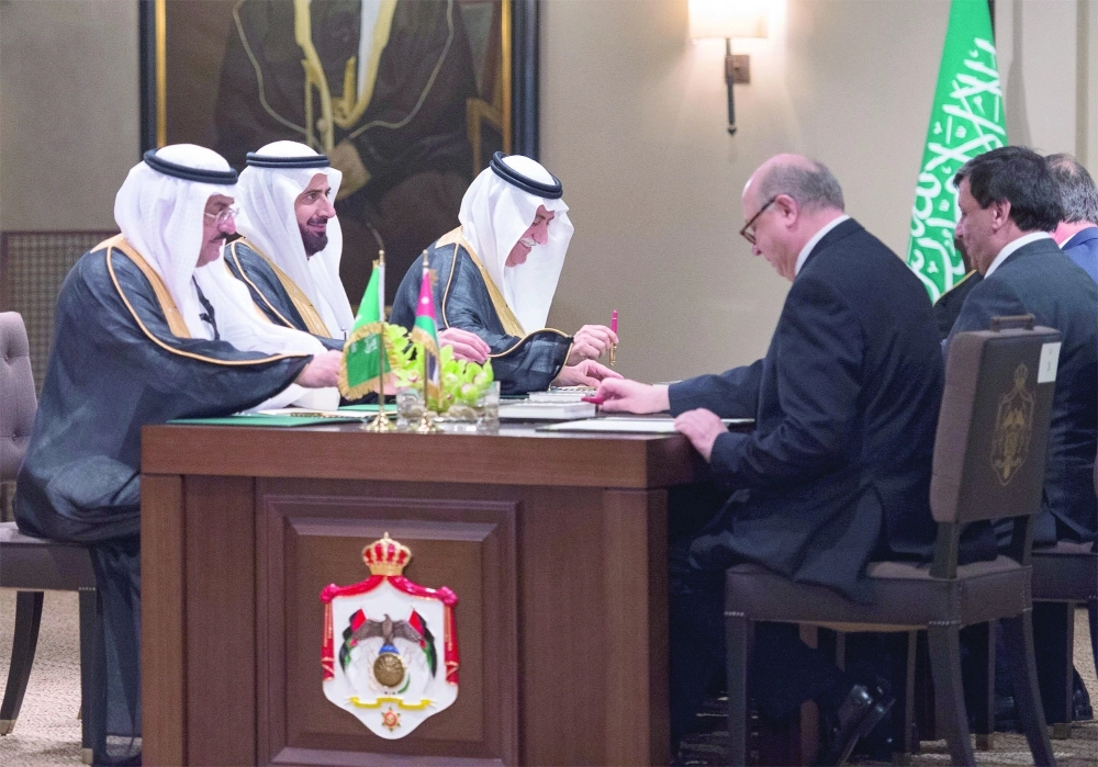 من توقيع الاتفاقات