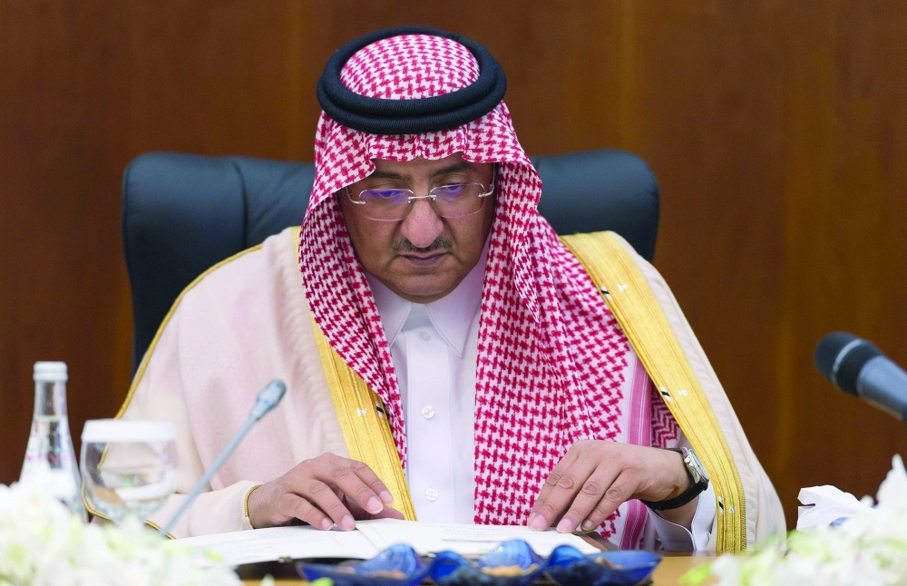 محمد بن نايف مترئسا اجتماع لجنة الحج اليوم (واس)