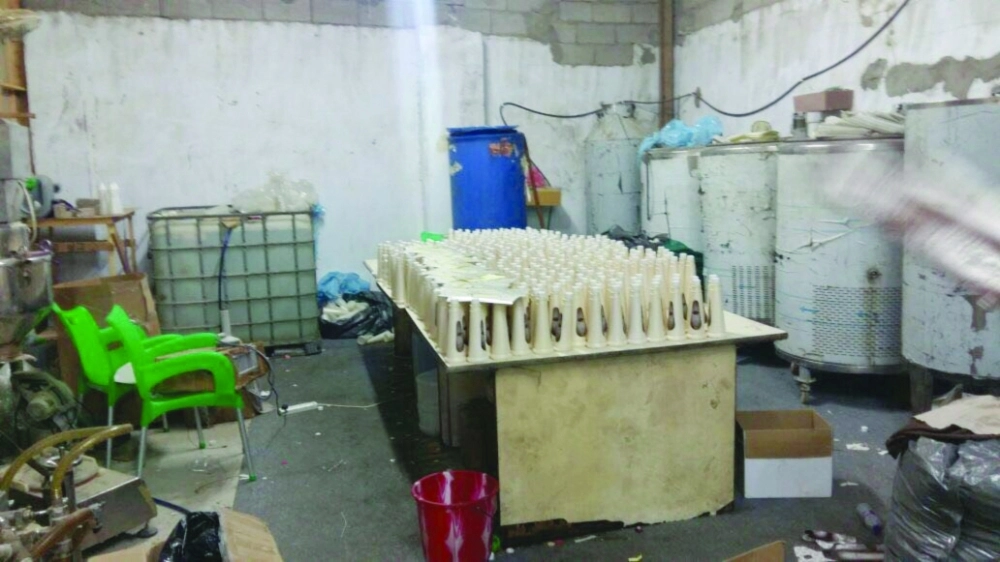 مواد مخالفة ضبطتها الفرق                           (مكة)