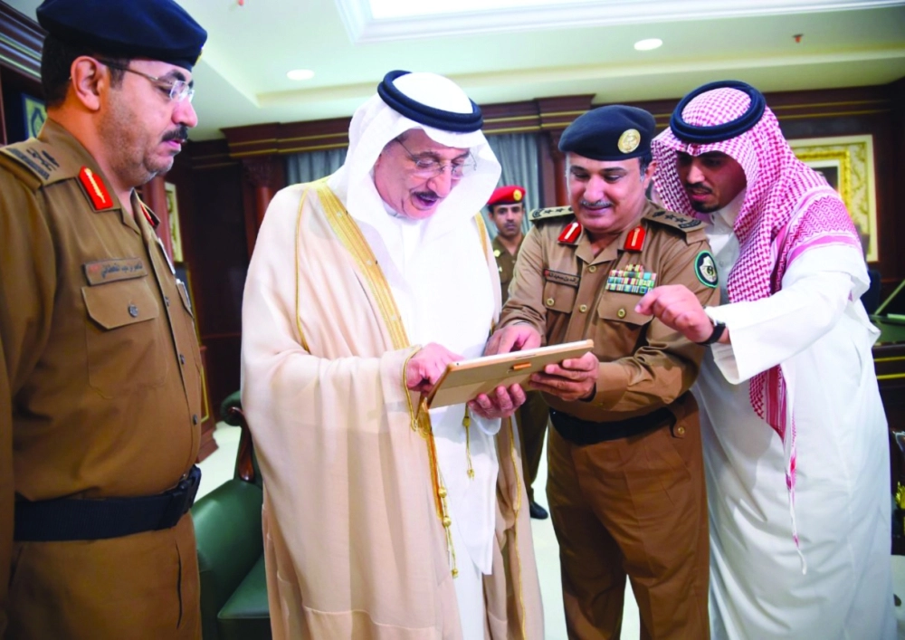 محمد بن ناصر خلال تدشينه نظام ساهر                                              (واس)