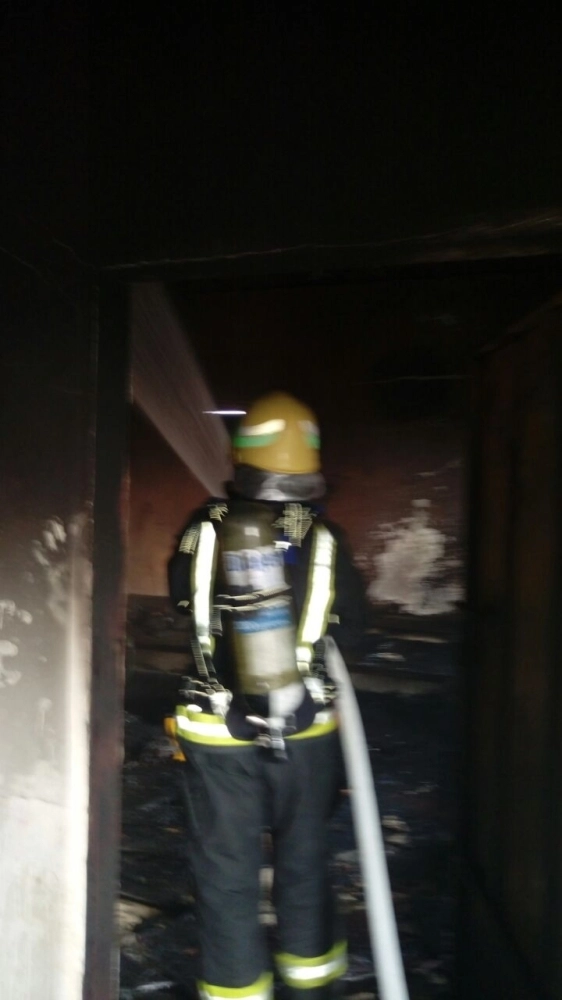 الدفاع المدني بعد إخماد الحريق (مكة)