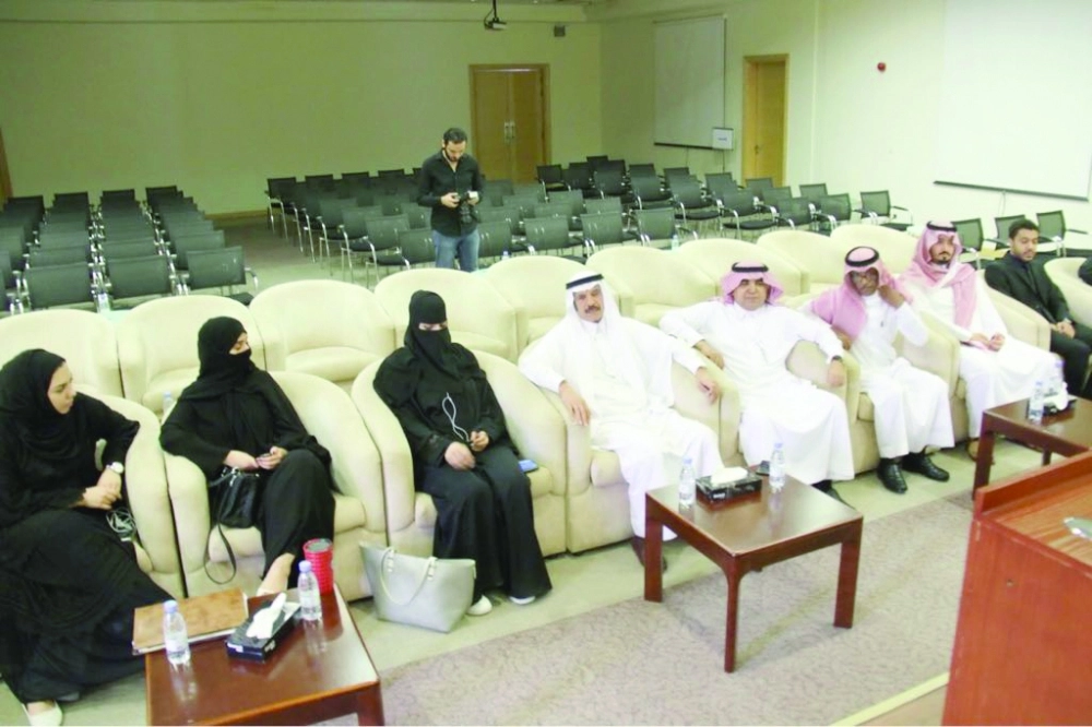 من حضور التوقيع 