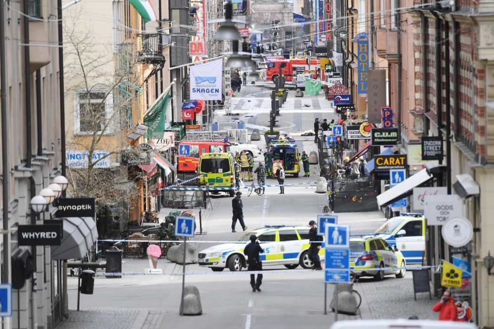 آثار سقوط المقذوفات في نجران                 (مكة)