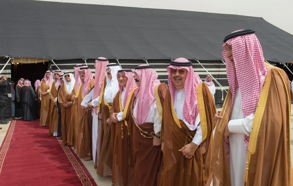 مستقبلو خادم الحرمين من الأمراء في روضة خريم 