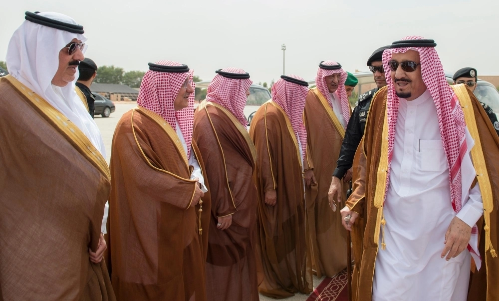 الملك سلمان لدى وصوله روضة خريم  (واس)