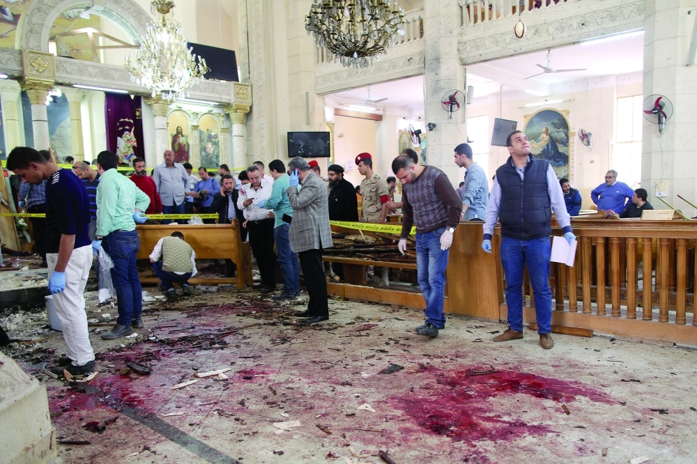 دماء متناثرة داخل قاعة في كنيسة الإسكندرية عقب التفجير                                                                                        (إ ب أ)