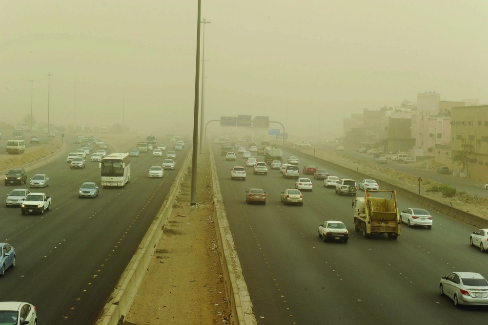 أجواء جدة كما بدت أمس                        (محمد يحيى)