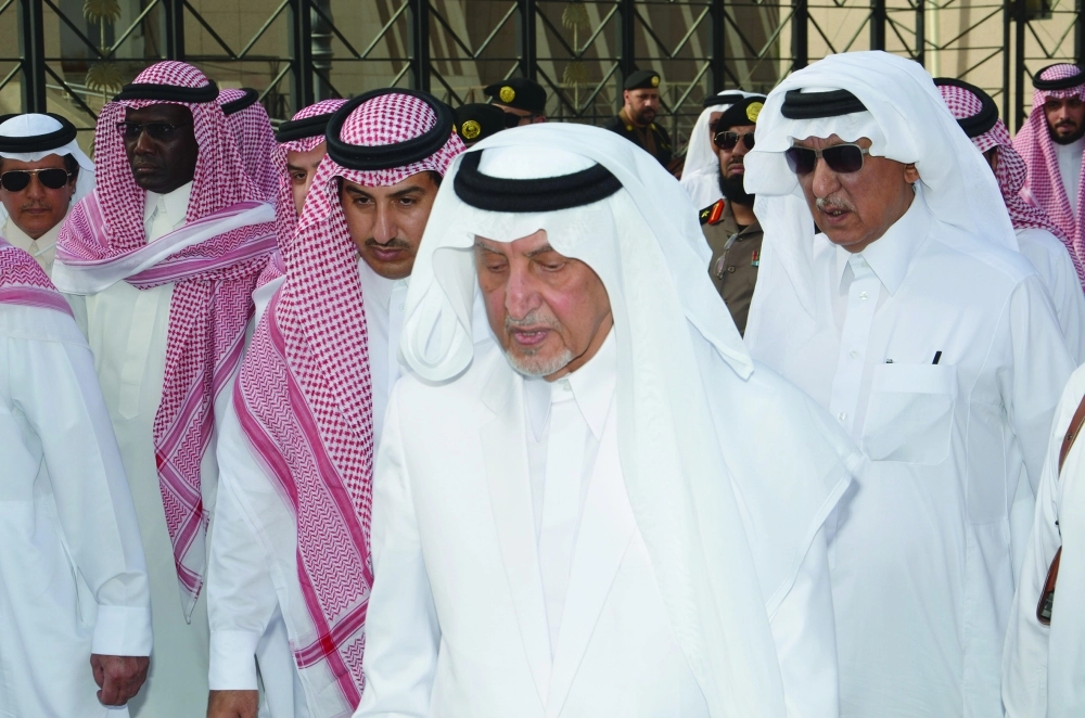 .. ولحظة خروجه من مقبرة العدل                        (عبدالمحسن دومان)