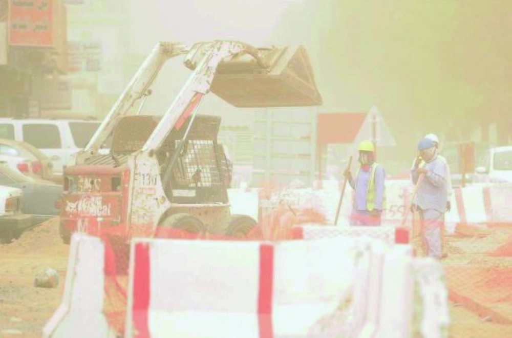 آثار موجة الغبار على جدة أمس        (علي القرني)