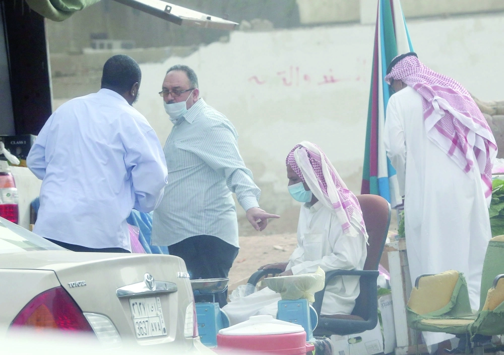 آثار موجة الغبار على جدة أمس        (علي القرني)