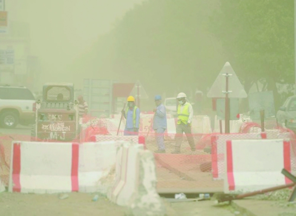 آثار موجة الغبار على جدة أمس        (علي القرني)