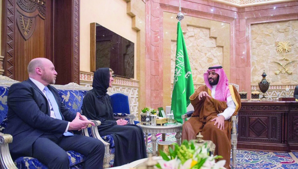 الأمير محمد بن سلمان خلال لقائه رئيسة المجموعة السعودية البريطانية (واس)