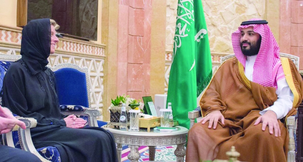 الأمير محمد بن سلمان خلال لقائه رئيسة المجموعة السعودية البريطانية (واس)