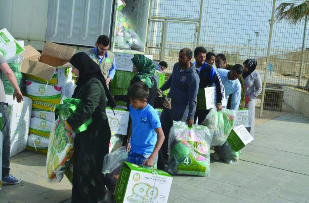 مساعدات سعودية للسوريين بلبنان                                      (واس)