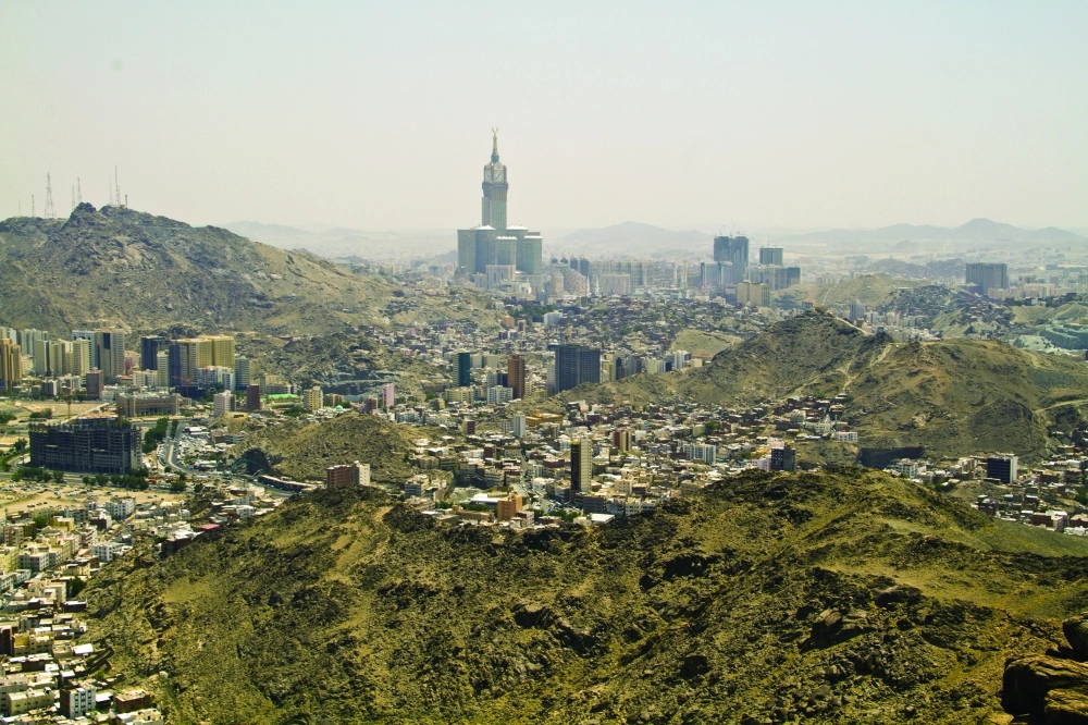 علوية لمكة المكرمة من منتصف طريق جبل النور الصاعد للجبل (أنس الحارثي)