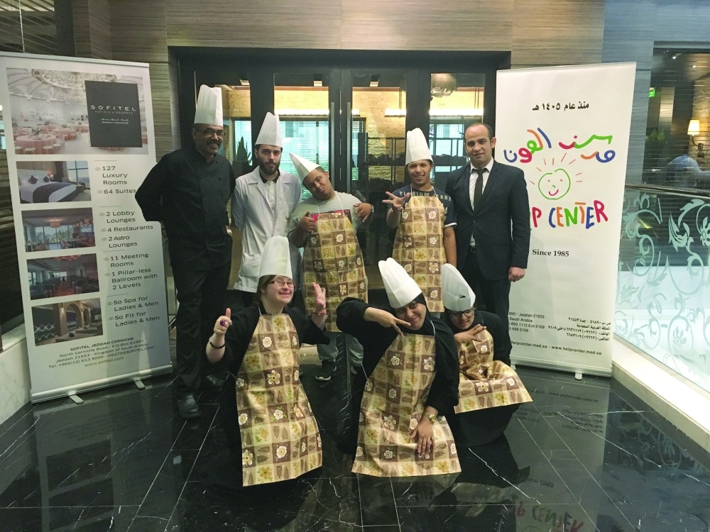 المعاقون أثناء مشاركتهم 