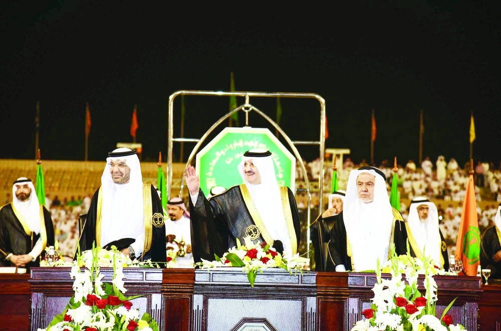 سعود بن نايف لدى وصوله مقر الحفل                                                                         (واس)