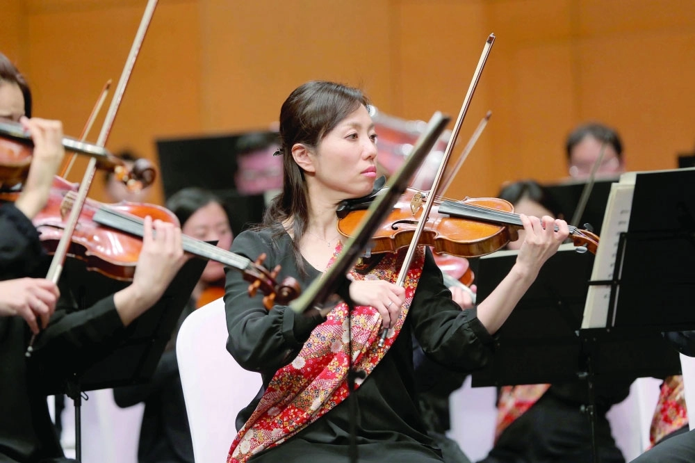 عازفة من الفرقة اليابانية 