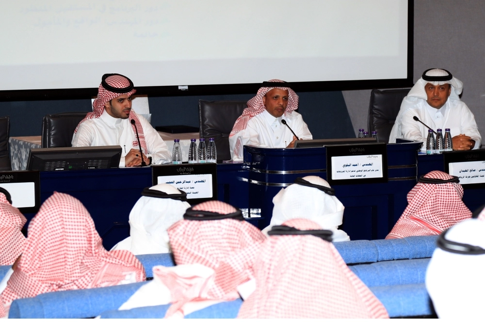 الهبدان متحدثا في المحاضرة (مكة)