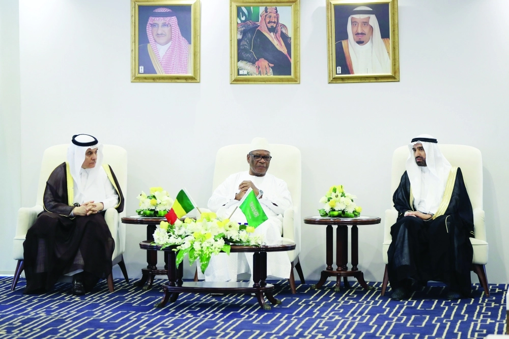 رئيس مالي خلال زيارته لغرفة الرياض (مكة)