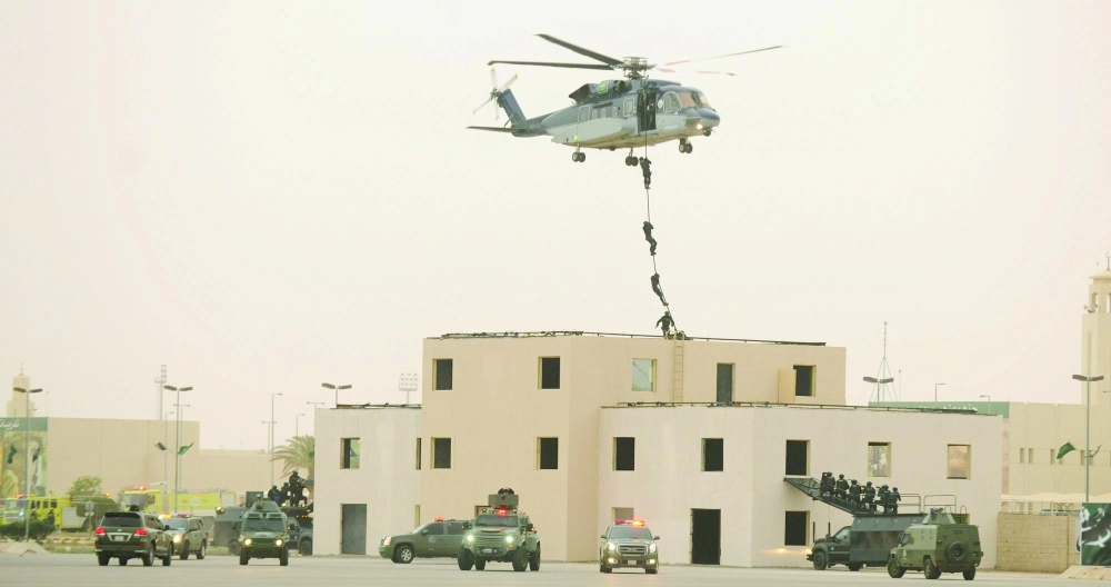 فرضيات اقتحامية ونزول مظلي