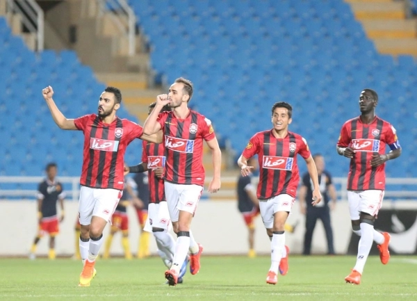 لاعبو الرائد يحتفلون بالفوز على القادسية  (إ ب أ)