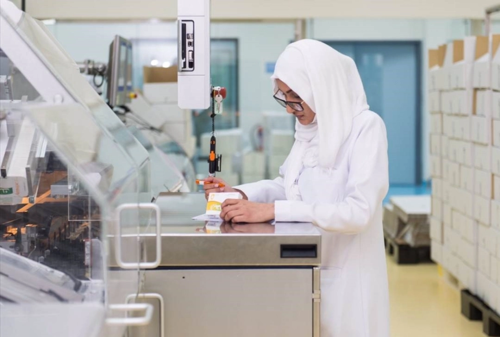 عاملة بأحد المصانع                                                                                                                                (مكة)