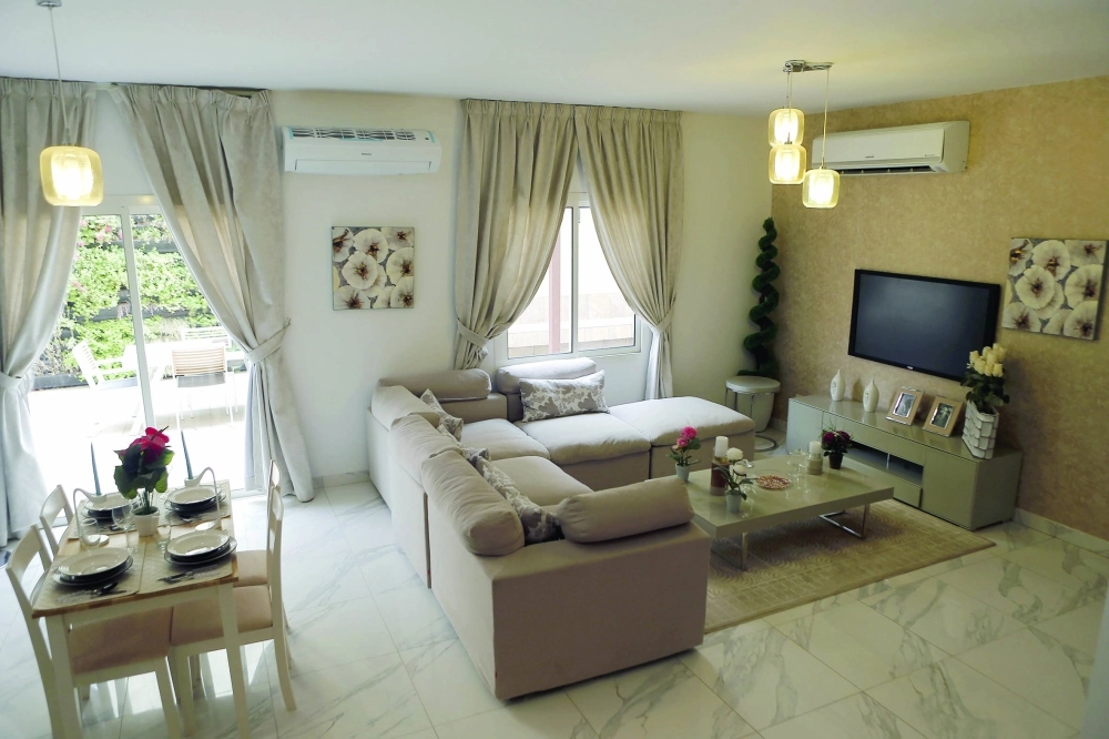 المساحات المفتوحة والإطلالات الزجاجية لتوفير الإنارة والاتساع (محمد مشهور)