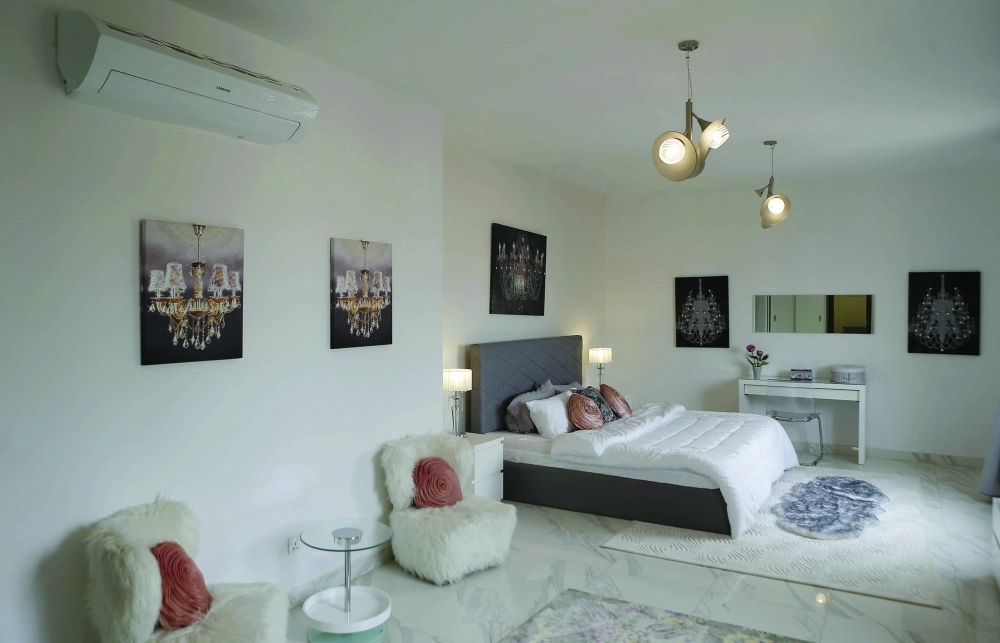 غرفة النوم الأرضية وظيفة اجتماعية لكبار السن من العائلة  