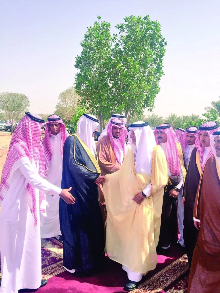 خالد الفيصل خلال جولته التفقدية أمس                                       (مكة)