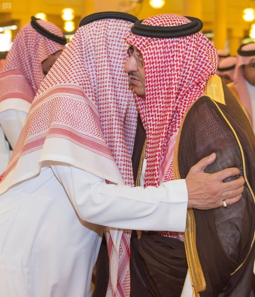 ويتلقى التعازي عقب الصلاة