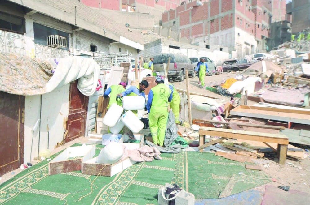 من إزالة الأخشاب والأثاث المنزلي في حوش بكر  (مكة) 