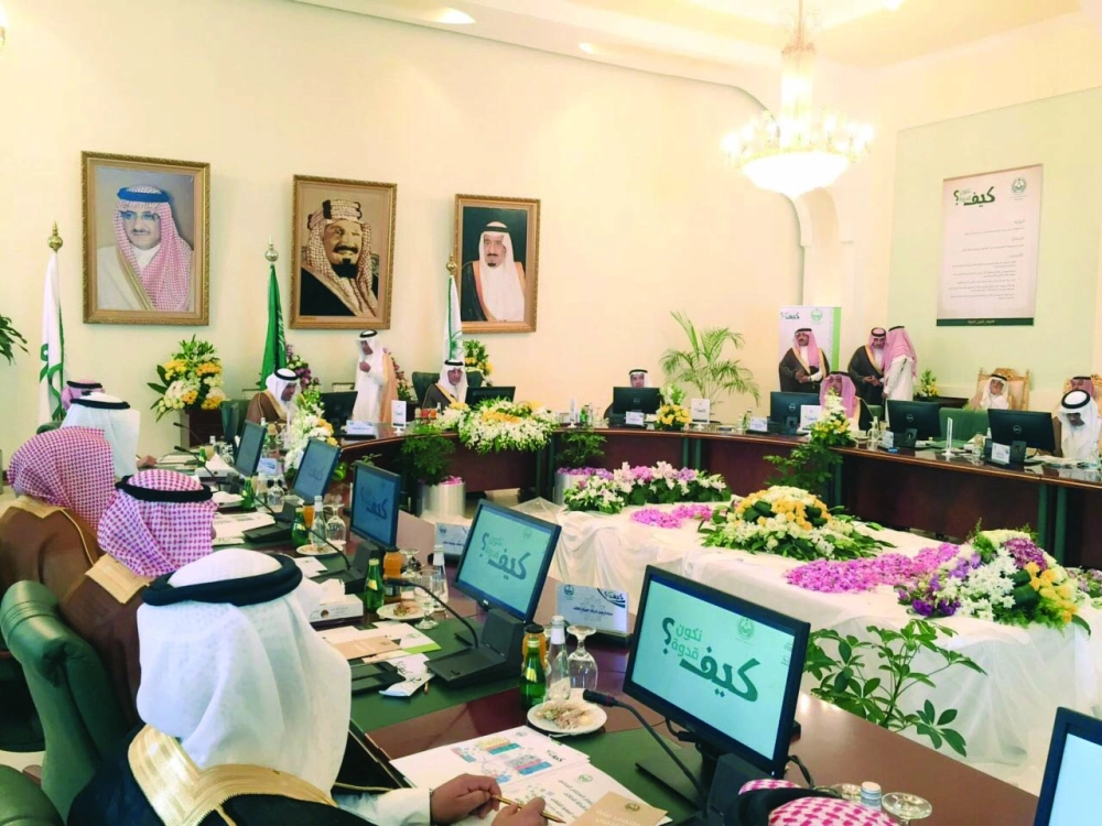 خالد الفيصل خلال الجولة 