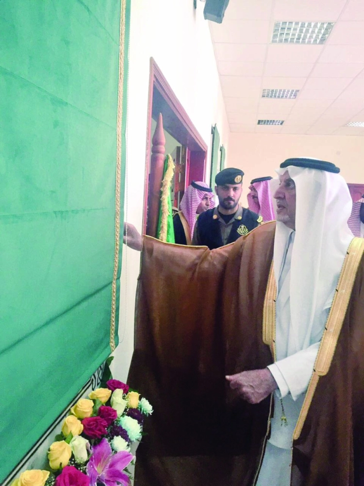 خالد الفيصل خلال الجولة 