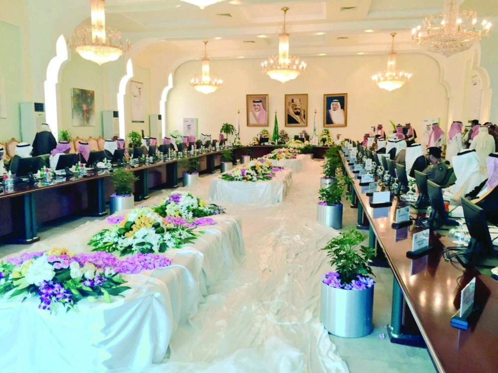 خالد الفيصل خلال الجولة 