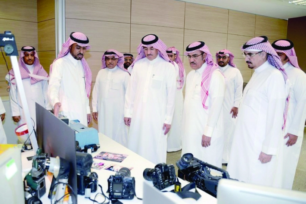 عواد العواد لدى زيارته لوكالة الأنباء السعودية                                                                                                         (واس)