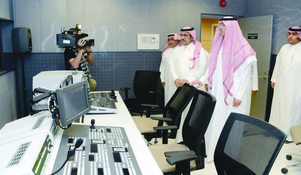 عواد العواد لدى زيارته  لوكالة الأنباء السعودية   (واس)