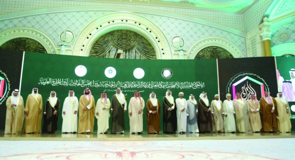 ولي العهد يتوسط وزراء الداخلية والخارجية والدفاع الخليجيين  (محمد مشهور )