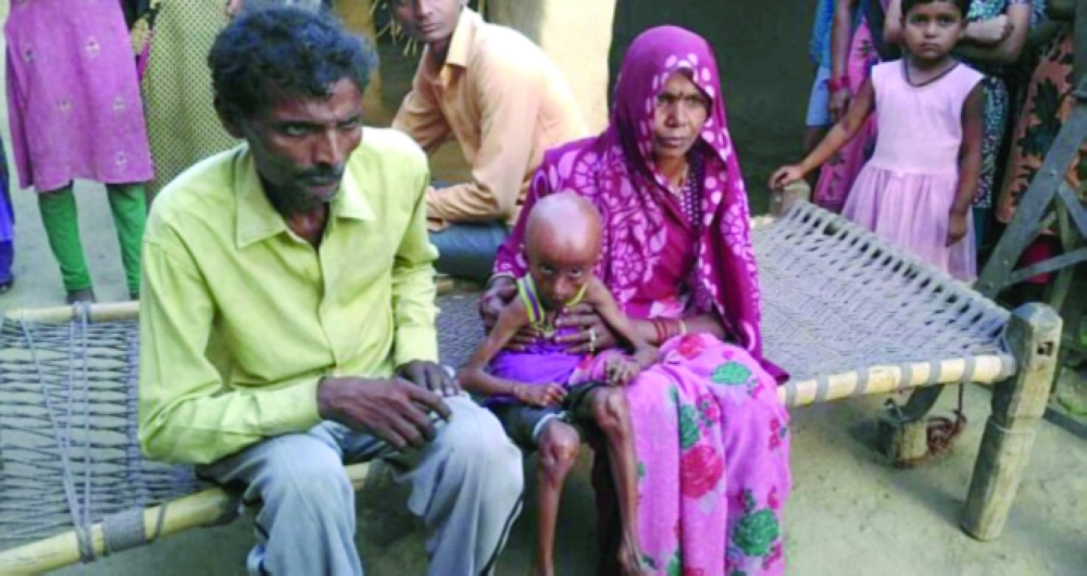 الشاب مع والديه